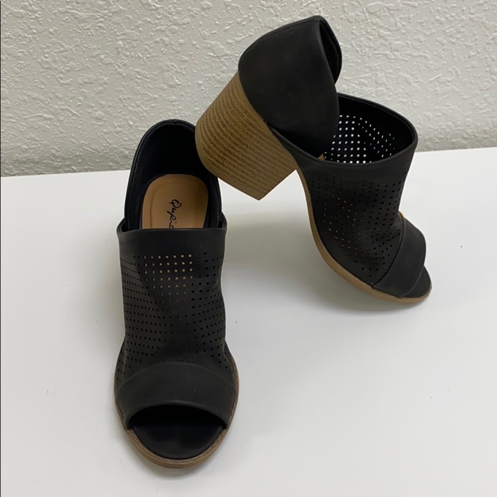 Women’s size 6.5 black Heels